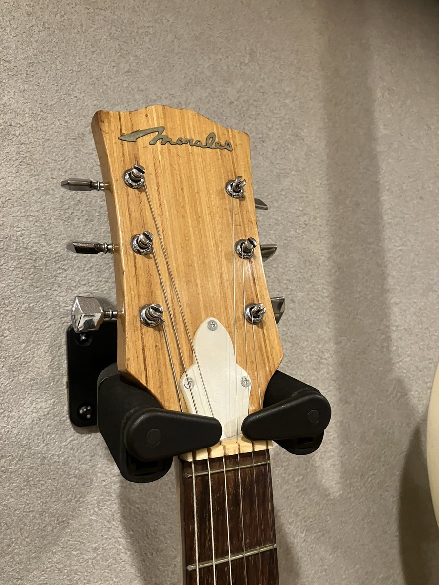 sunold_things's tweet image. Morales ESP-160  1967~69年製
綺麗になりました❗️😆
ネジが折れすぎて一時はどうなるかと思いましたがまともに仕上がって良かったです😅
ネックがしっかり手にフィットして弾きやすくとても良い音でした‼️
最高ですね☺️

#morales #ビザールギター #フルアコ #エレキギター