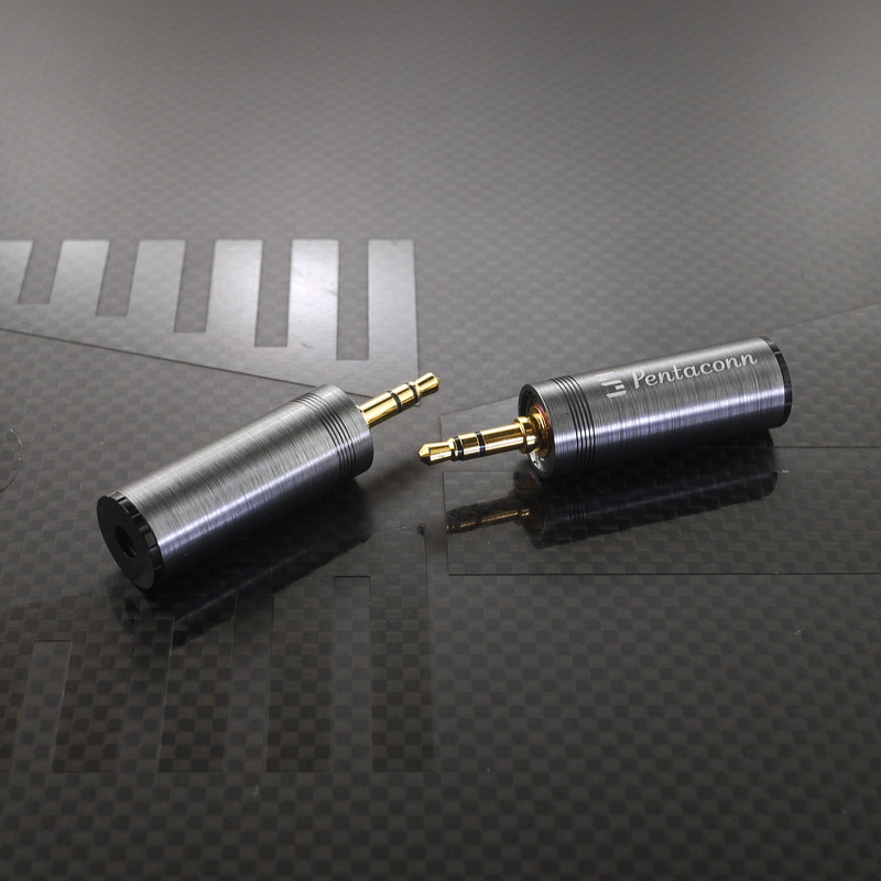 ifoool's tweet image. あけましておめでとうございます
本年もどうぞよろしくお願いいたします🤟
写真は銅の極み4.4mm-3.5mmプラグアダプタです #E4UA