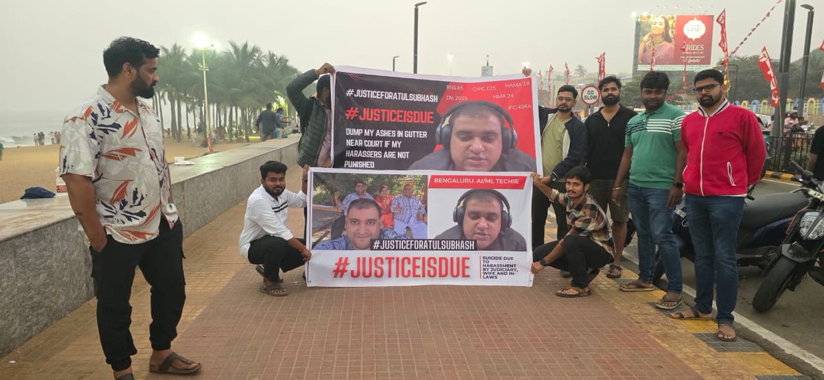 #AtulSubhashAmarRahe activism event in Visakhapatnam, Andhra Pradesh.

Save the sons of India 🙏
Ask for Justice for Atul Subhash