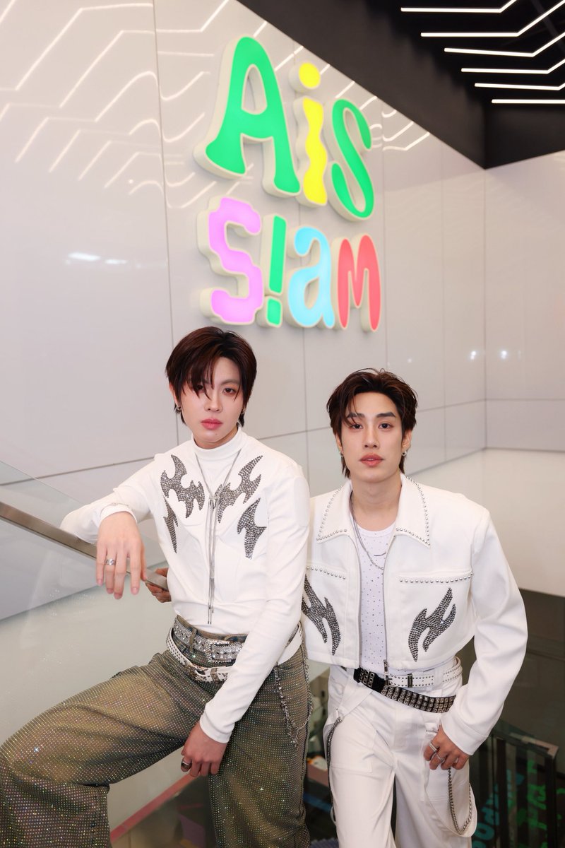 ห๊าา 1M ที่ฉันแอบฝัน แต่พี่ๆติดฝนก็ให้มา ยายแล่มทำอะไรคนไทย สำหรับวันนี้ขอลาไปพร้อมรางวัลของคนตาโบ๋ 🫶🏻🏆🥇

TFO COUNTDOWN AT SIAM
#AISSIAMxTleFirstOne