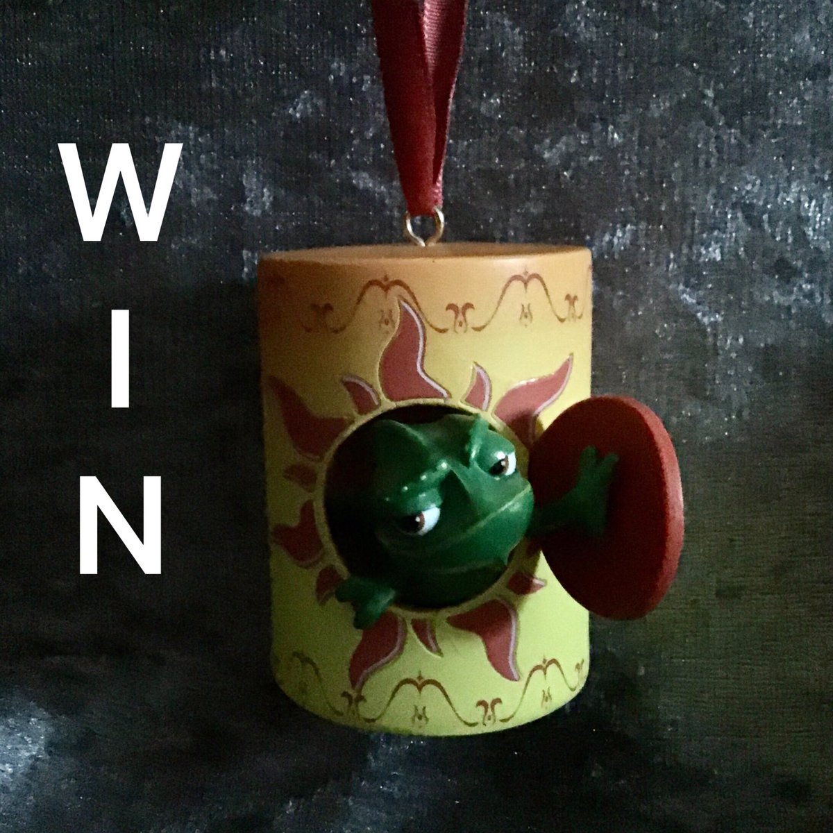 susan1375's tweet image. #win #disney #shopdisney #sketchbook #pascal #tangled hanging ornament. Follow retweet &amp;amp; comment. #competition c\d 02/01 11.59pm gmt open wwide #Christmas2025