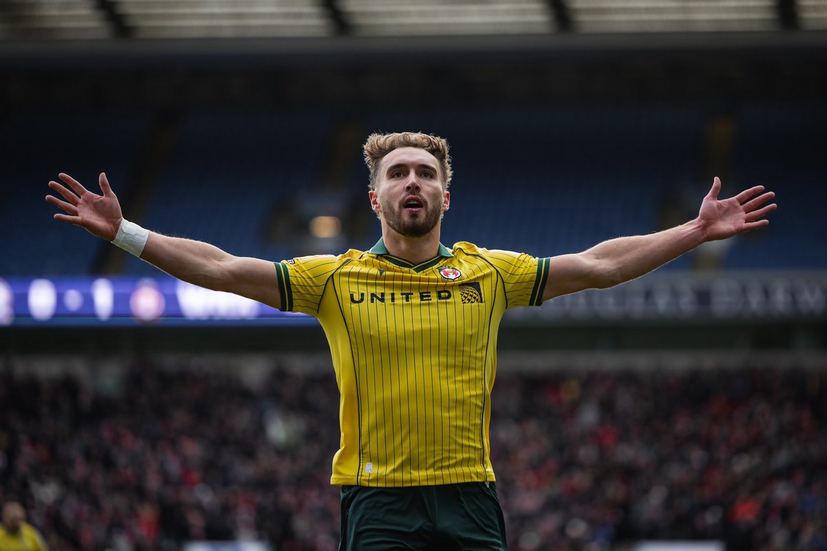 RobRyanRed's tweet image. FT: Blackburn Rovers 0-2 Wrexham

Dominant display against, lets face it, the worst team we’ve played all season.

One point off the play-offs 👀 #WxmAFC