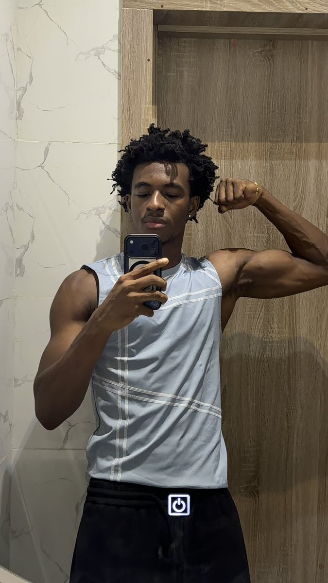 barth_uk's tweet image. Happy new year... Go to the gym!