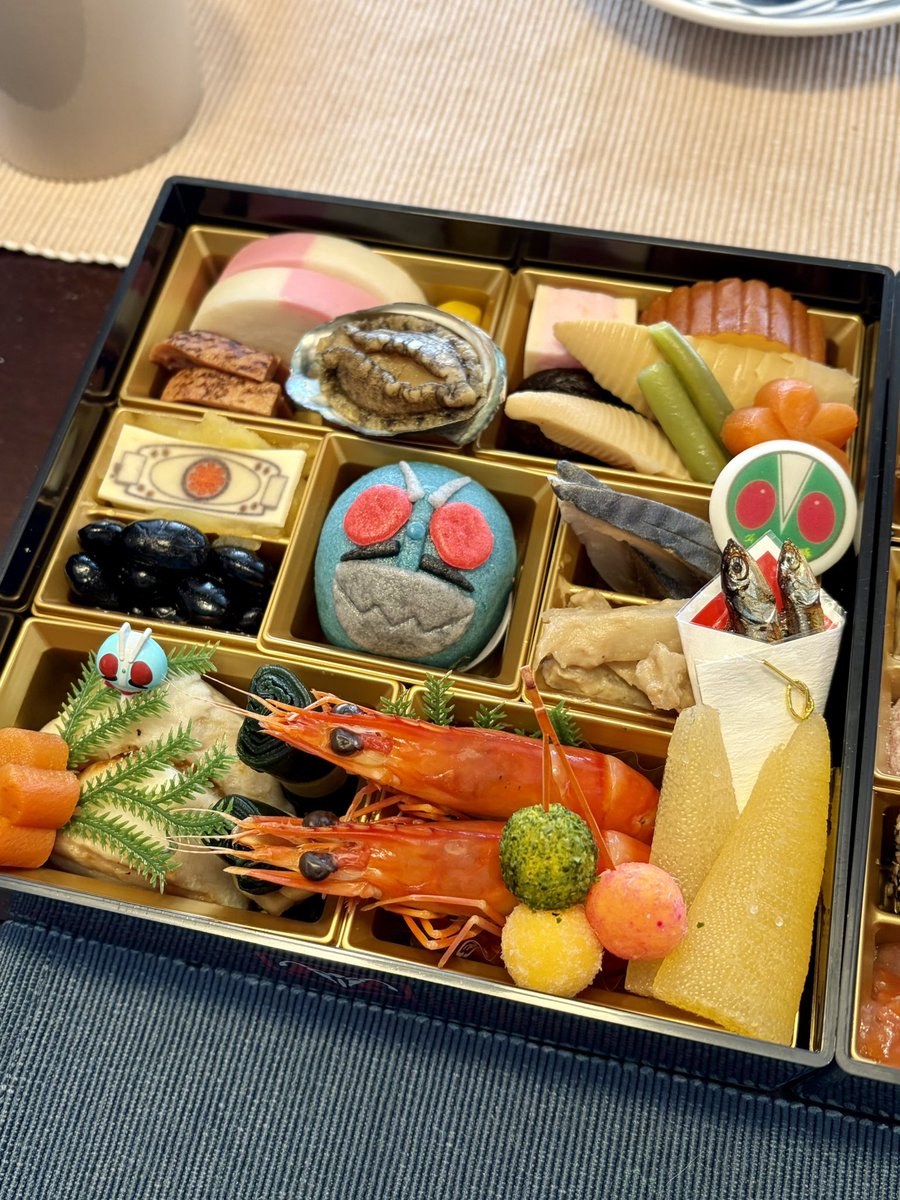 uchijimo's tweet photo. あけましておめでとうございます。

楽しみにしていた仮面ライダーおせち、
可愛くて美味しかったです。 https://t.co/IAdIiKfOox