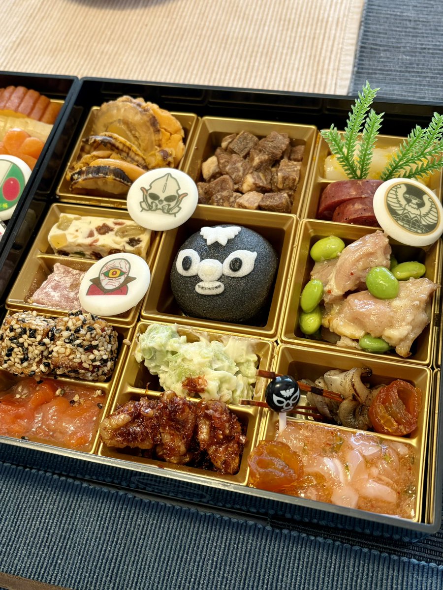 uchijimo's tweet photo. あけましておめでとうございます。

楽しみにしていた仮面ライダーおせち、
可愛くて美味しかったです。 https://t.co/IAdIiKfOox