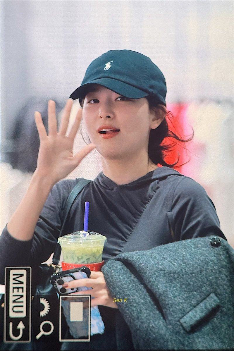 sensible_k's tweet photo. 260101 SIN 출국 #슬기 #seulgi https://t.co/5lYCQwofUf