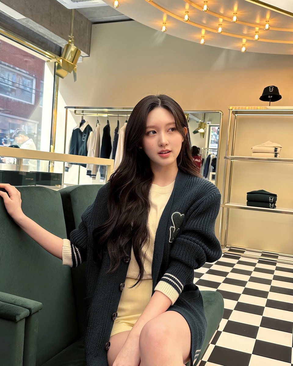 fallkiyo's tweet image. 대학가면 이런선배있나요 ? 마려웟던 아미도 이뻣던것같음니다