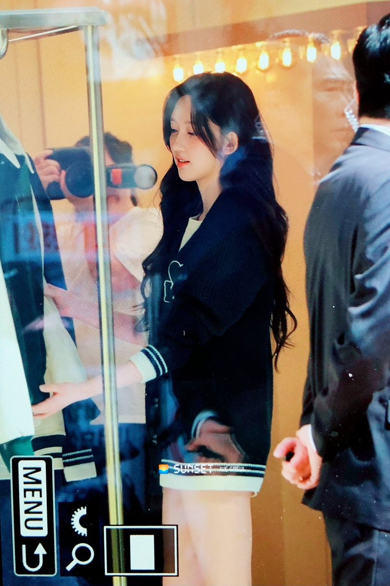 fallkiyo's tweet image. 대학가면 이런선배있나요 ? 마려웟던 아미도 이뻣던것같음니다