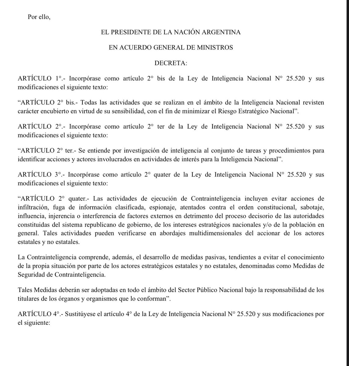 EN LIBERTAD CONDICIONAL POR LA INTERNA LIBERTARIA 

El DNU 941/25, publicado anoche mientras sonaban las cañitas voladoras, modifica la Ley de Inteligencia Nacional (25520), generaliza un estado de sospecha y transfiere  competencias sensibles a las áreas bajo el control de