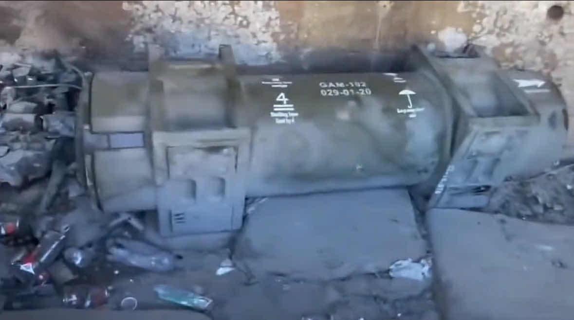 T_55AM1_'s tweet image. #Thailand | #Cambodia

Some pictures from Preah Vihear Temple, showing a transportation container for a GAM-102 missile.

So far, current footage and confirmations indicate that the RCA (or the BHQ) is in possession of very few of these systems and has not used them once.…