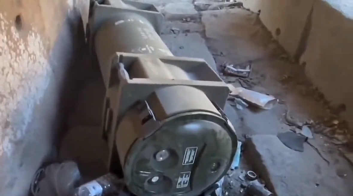 T_55AM1_'s tweet image. #Thailand | #Cambodia

Some pictures from Preah Vihear Temple, showing a transportation container for a GAM-102 missile.

So far, current footage and confirmations indicate that the RCA (or the BHQ) is in possession of very few of these systems and has not used them once.…