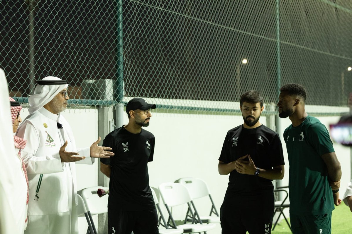 <a href="/nightman1122/">اتفاقي قديم</a> بهاذي الطريقة 
وصل لهم رسالة في الفوز اشكرهم 
والخسارة عاتبهم واحرجهم بالحضور بالمدرج يفهمون الرسالة  .