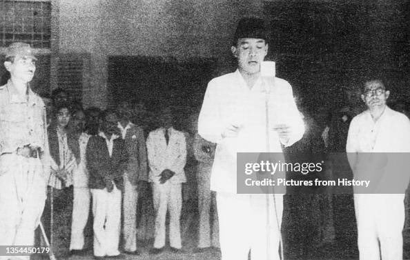 Yayayaring's tweet photo. @pandji gatau ini yang bener yang mana fotonya hahaha https://t.co/47gg3vpI8D