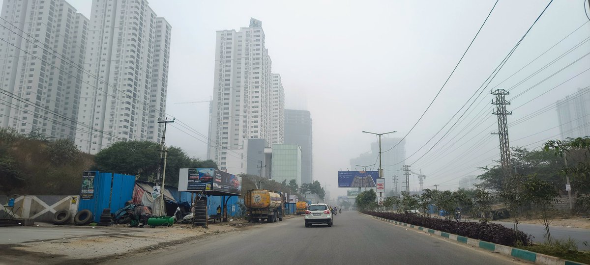 allnewvivek's tweet photo. Foggy mornings in Hyderabad 
@HyderabadMojo @HiHyderabad https://t.co/ECakhN4PmY