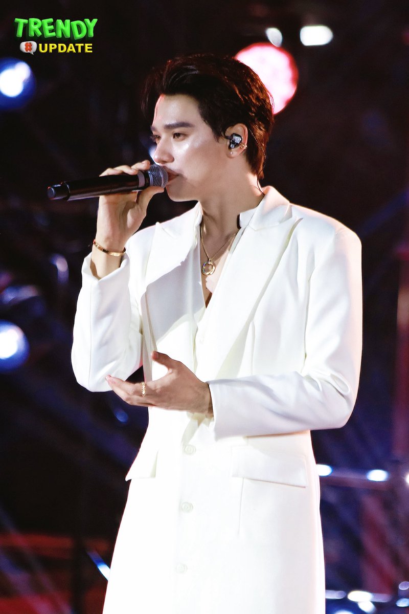 TrendyUpdate_th's tweet photo. (📸) นี่นะคะ คนที่หล่อที่สุดในพารากอน🪽
“เก่ง หฤษฎ์” ในงาน Siam Paragon The Magical Celebration 2026 🤍🎉
KENGNAMPING AT SIAM PARAGON
#SiamParagonxKengNamping #SiamParagonCelebration2026
#KengHarit #nampingster
#เก่งน้ำปิง #KengNamping
#Trendyupdate https://t.co/vhUon9AYEg