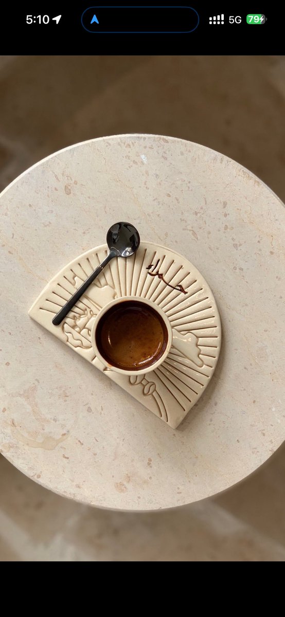 Faleh_guide's tweet photo. نبدأ سنة جديدة ☕️
1 / 1 / 2026

هالتغريدة بتكون "مثبّتة" وأشارك فيها كل تجاربي وتقييماتي لكوب الإسبريسو في الرياض
(وأحيانًا خارجها).

اللي من خلالها راح أشارك تجارب مبنية على أشياء تهمني في الكوب، مثل:
جودة البن، التحميص، الاستخلاص، توازن الطعم، ونظافة الكوب وطريقة التقديم 

التقييمات من تجربة حقيقية، بدون مجاملات ولا إعلانات،
وأحيانًا تكون معها صور أو مقاطع.

نفس المحتوى تلقونه عندي هنا في منصة إكس طبعاً | سناب | إنستغرام | وبعض الأحيان تيك توك بنفس اسم الحساب :  Faleh_guide

الهدف إنها تكون دليل بسيط وصادق لمحبي الإسبريسو،
يساعدهم يختارون الكوب الصح قبل المكان.

🟤 إذا تحب الإسبريسو، شاركها مع اللي يقدّر الكوب الصح ☕️