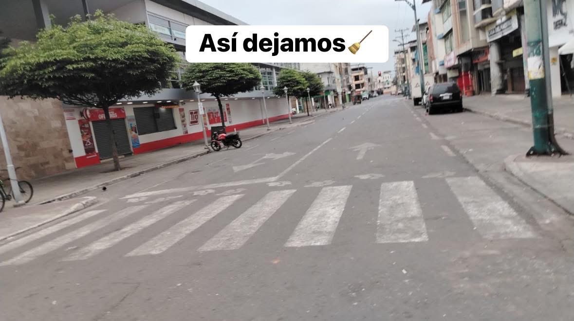 alcaldiabbhy's tweet image. La recolección de desechos en #Babahoyo no para este 1 de enero. Desde ⏰ la madrugada personal de Servicios Públicos cumple la jornada para contribuir con un #BabahoyoLimpio 🧹. 

¡Feliz nuevo año!
#AlcaldíaCiudadanaDeBabahoyo