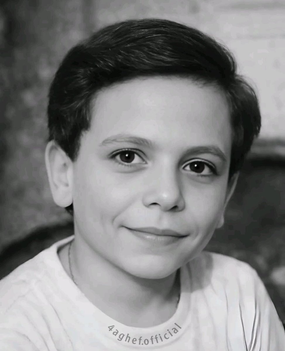 أدفع نص ثروتي لمن يعرف صاحب الصوره ؟