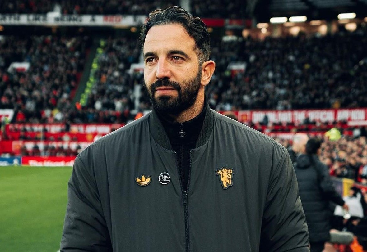 mufcytp's tweet image. 💣🚨🚨HEARTBREAKING FACTS:

Ten Hag after 50 games: 30 wins, 1 trophy.

Rúben Amorim after 50 games: 19 wins, 0 trophies.

Guess who fans branded “not good enough”? 🤔