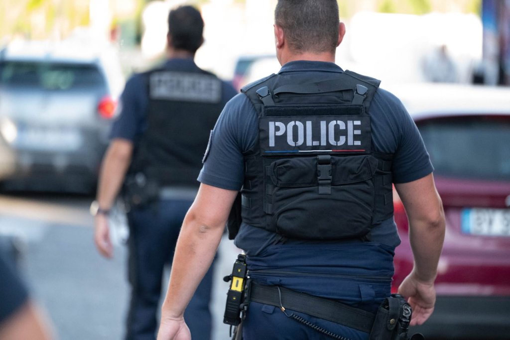 ➜ Un homme d’une trentaine d’années est mortellement poignardé à Marseille (Bouches-du-Rhône) le soir du réveillon. Malgré l’intervention rapide des secours et son transfert à l’hôpital, il n’a pas survécu. Les agresseurs sont en fuite. allo17.fr/actualites/01/…