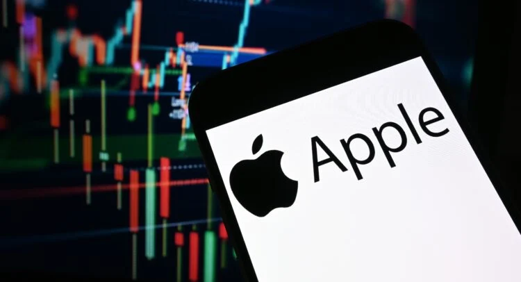 metanews_com's tweet photo. TipRanks forecasts Apple stock could hit $315 by 2026, citing 'AI Outlier' potential, but cautioning about hardware fatigue. How do we validate this forecast? Metanews analyzes the data, algorithms, and source credibility for an objective view. #Metanews #AppleStock #AI https://t.co/nGlYTu4jFm