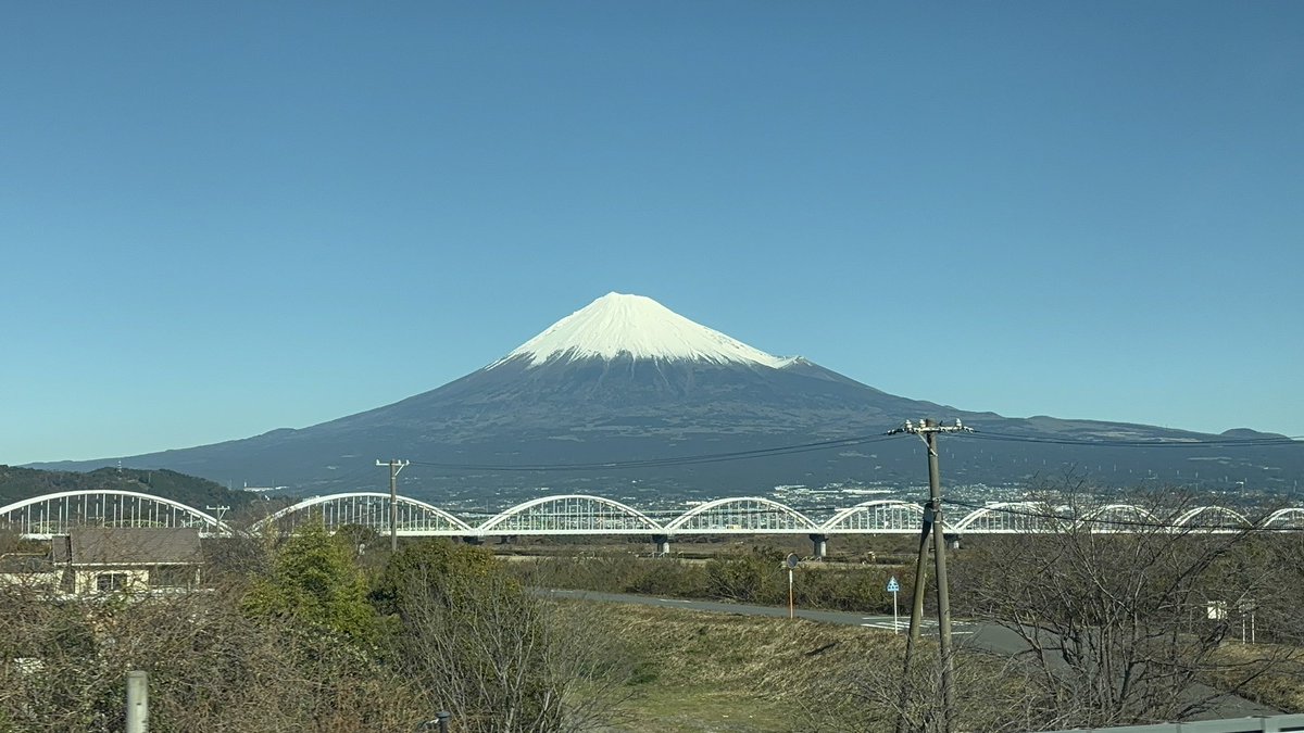 あけまして　
おめでとうございます🎍

今年も魂の声に従って進んでいけたら嬉しいな😍

本年もお付き合いのほど
よろしくお願いいたします💟