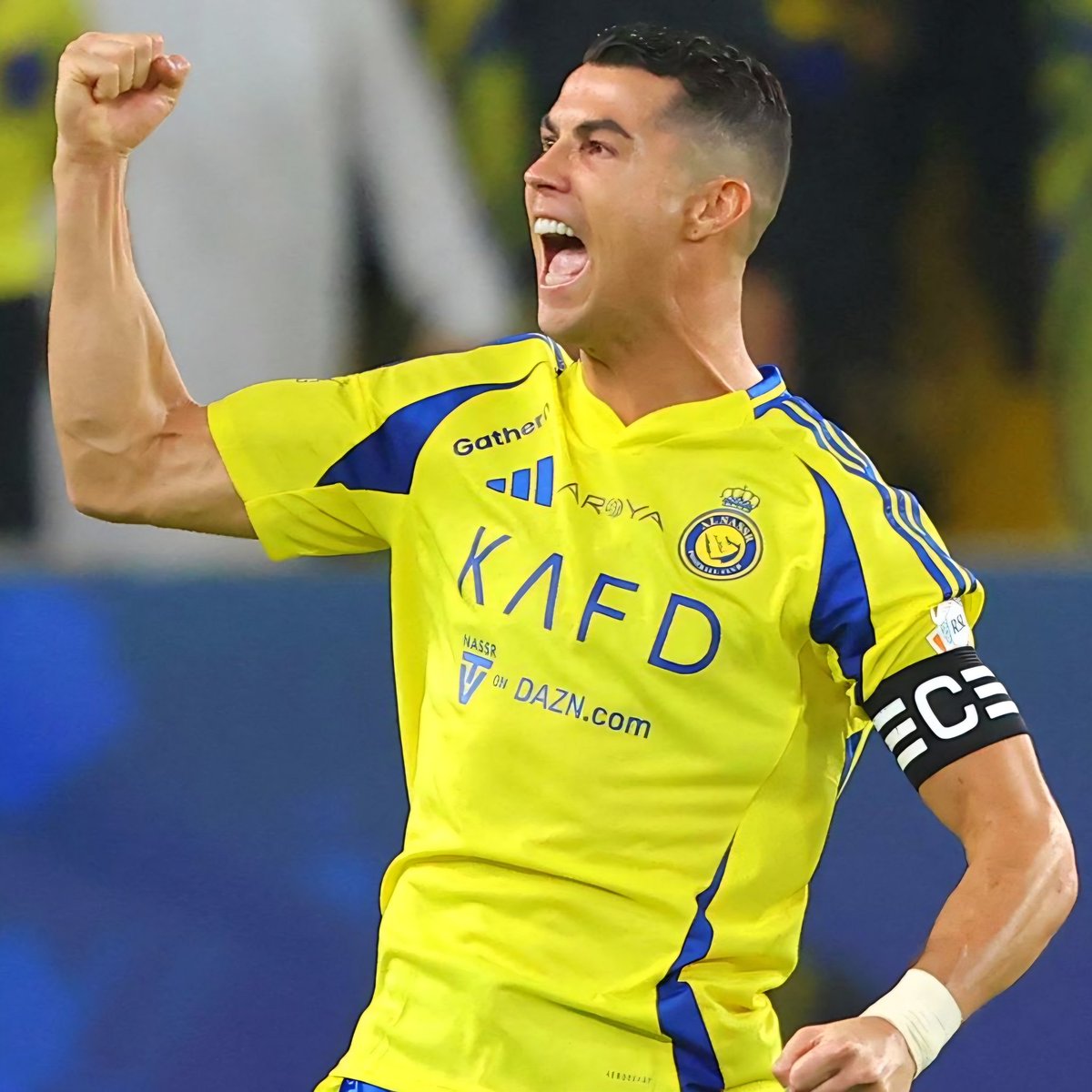 daguitovaldes's tweet photo. RÉCORD MUNDIAL ABSOLUTO

Cristiano Ronaldo se conviertió en el PRIMER y ÚNICO futbolista de toda la historia que logra marcar 200 goles (o más) en TRES DÉCADAS distintas.

Década 2001/2010: 206 goles
Década 2011/2020: 550 goles
Década 2021/2025: 201 goles

INSUPERABLE. 👽 https://t.co/l2O4g7cflk