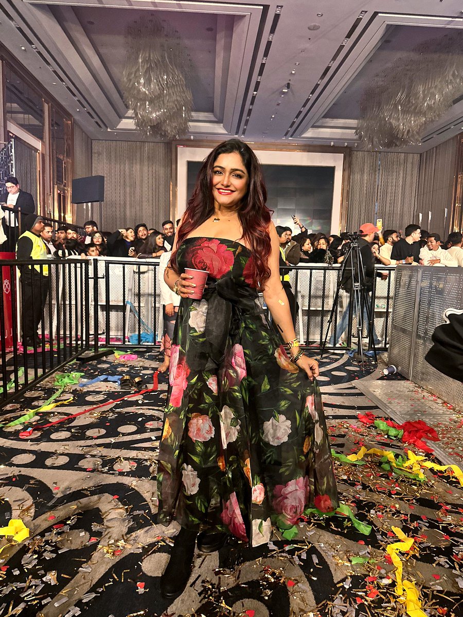 sayantani8's tweet image. "Out with the old, in with the new! 👋2025, welcome 2026 🎉" Happy new year to all ✨❤🥂🎇 
#lastnight #31stdecember #crazynight #newyeareve #partytime