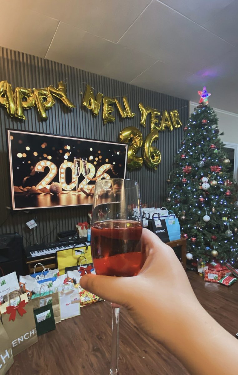 viper_tusk's tweet photo. HAPPY NEW YEAR EVERYONE!!!

#2026 https://t.co/J0HRncgin5