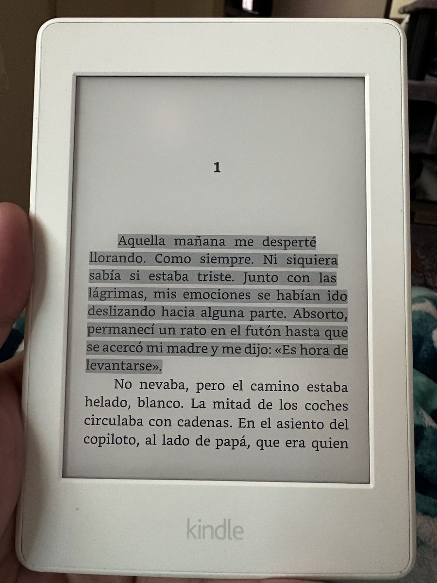 Empezando mi primer libro del año, según yo algo light, y empieza así :v