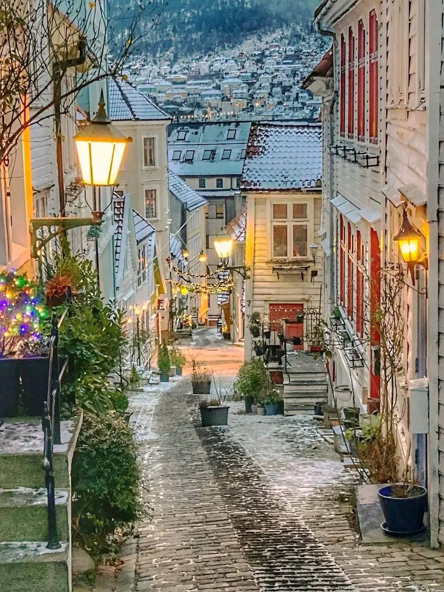 nritravelogue's tweet image. 📍Bergen-Norway 🇧🇻
