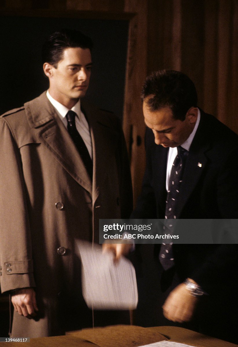 horrormusicals's tweet image. Kyle Maclachlan and a gay unknown male on set filming Twin Peaks. (1990)