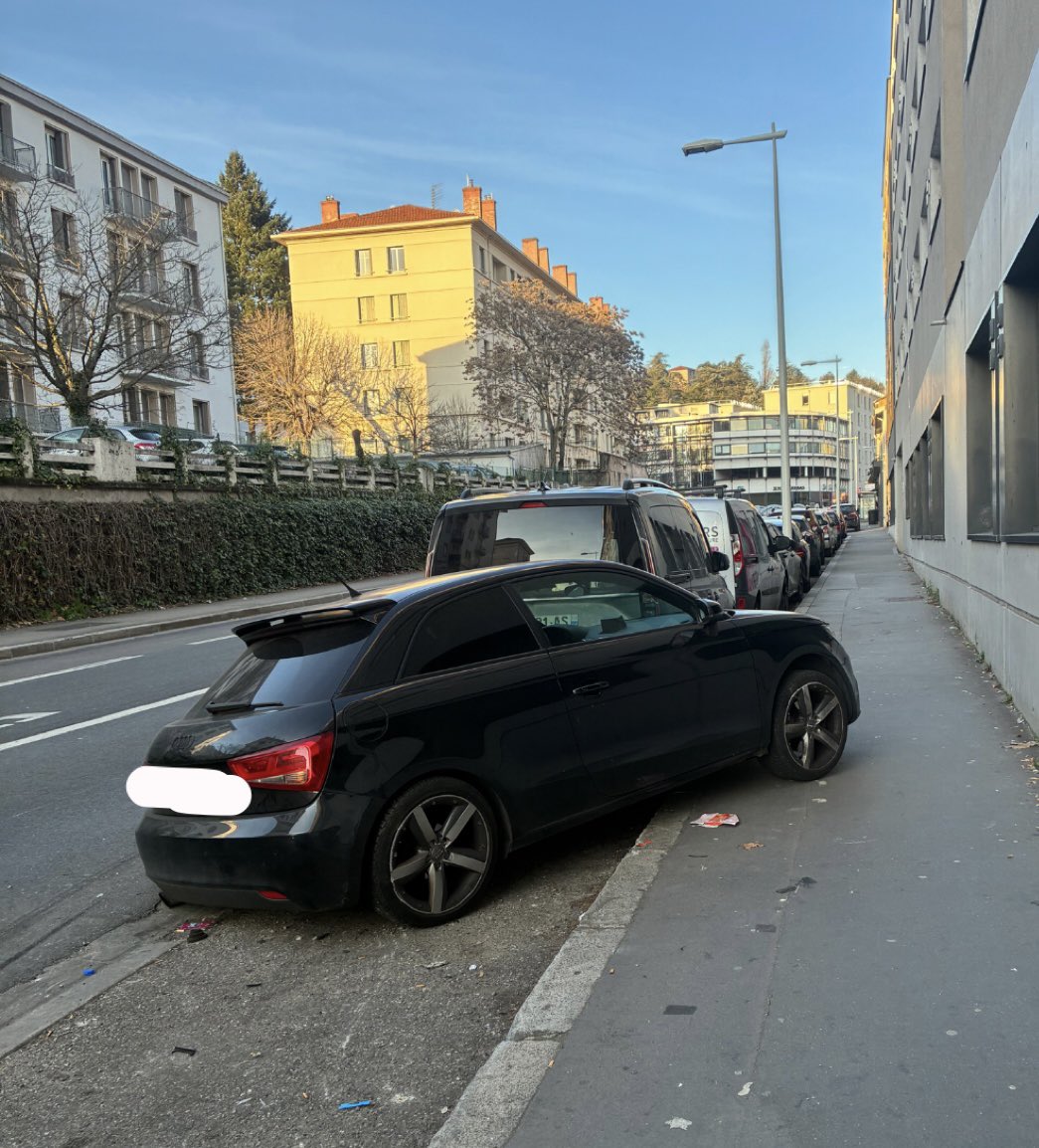 melz_zm's tweet image. T’inquiète j’ai garé ta voiture