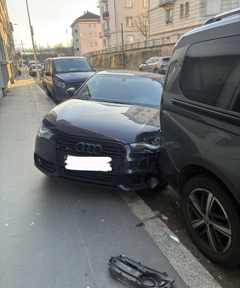 melz_zm's tweet image. T’inquiète j’ai garé ta voiture