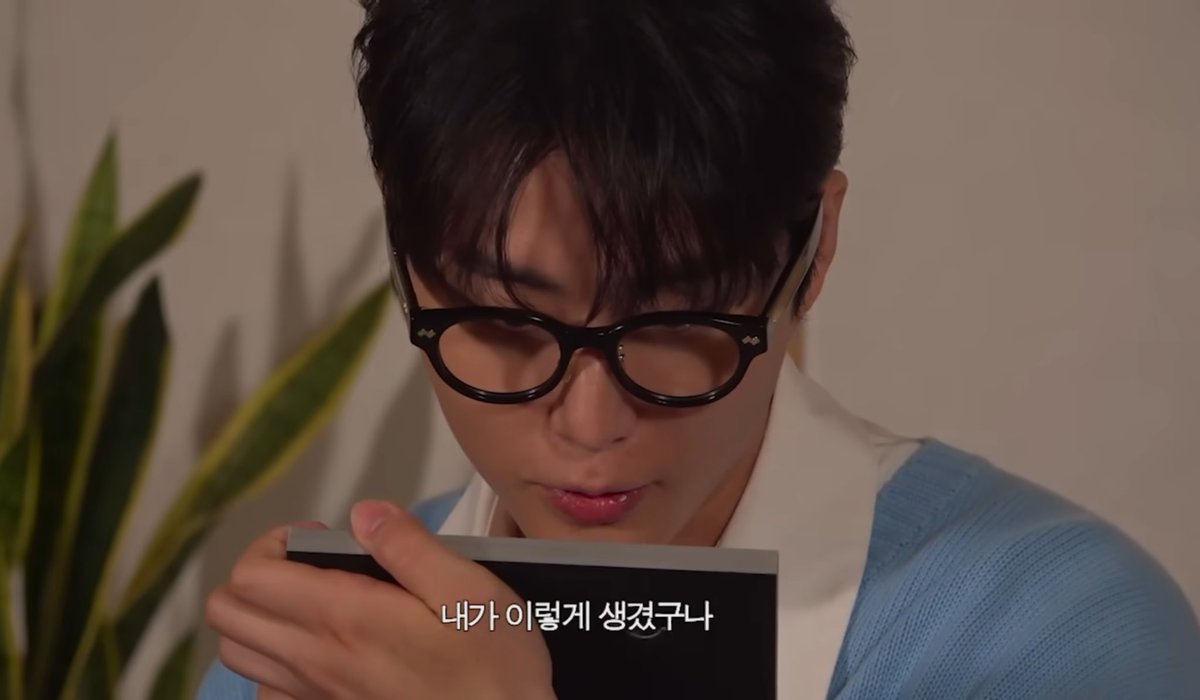 왜케귀엽냐진짜 ?
나이는 그냥 나만 먹을게