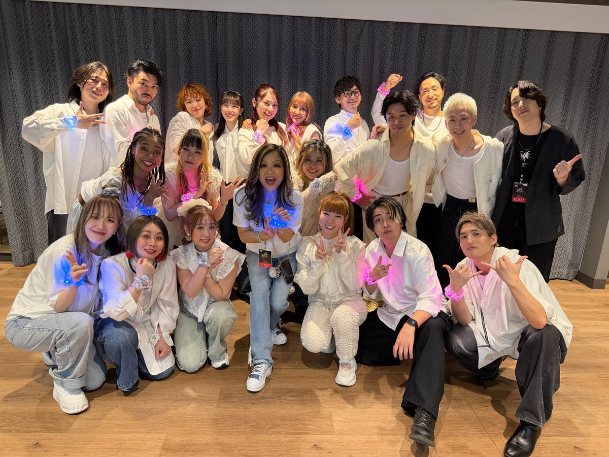 otonasi5's tweet photo. 昨年末は福山雅治さんのコーラスとして、最高な皆様と共に駆け抜けさせていただきました！

コンサート4daysと紅白歌合戦
また初日からやりたいくらい最高な年末でした😭
改めて福山さん...かっこよすぎます

魂の歌声届いておりましたでしょうか！

 #福山雅治冬の大感謝祭其の二十三 
 #紅白歌合戦 https://t.co/MAlcB6ho74