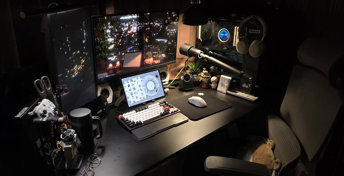 Christopher tweet media