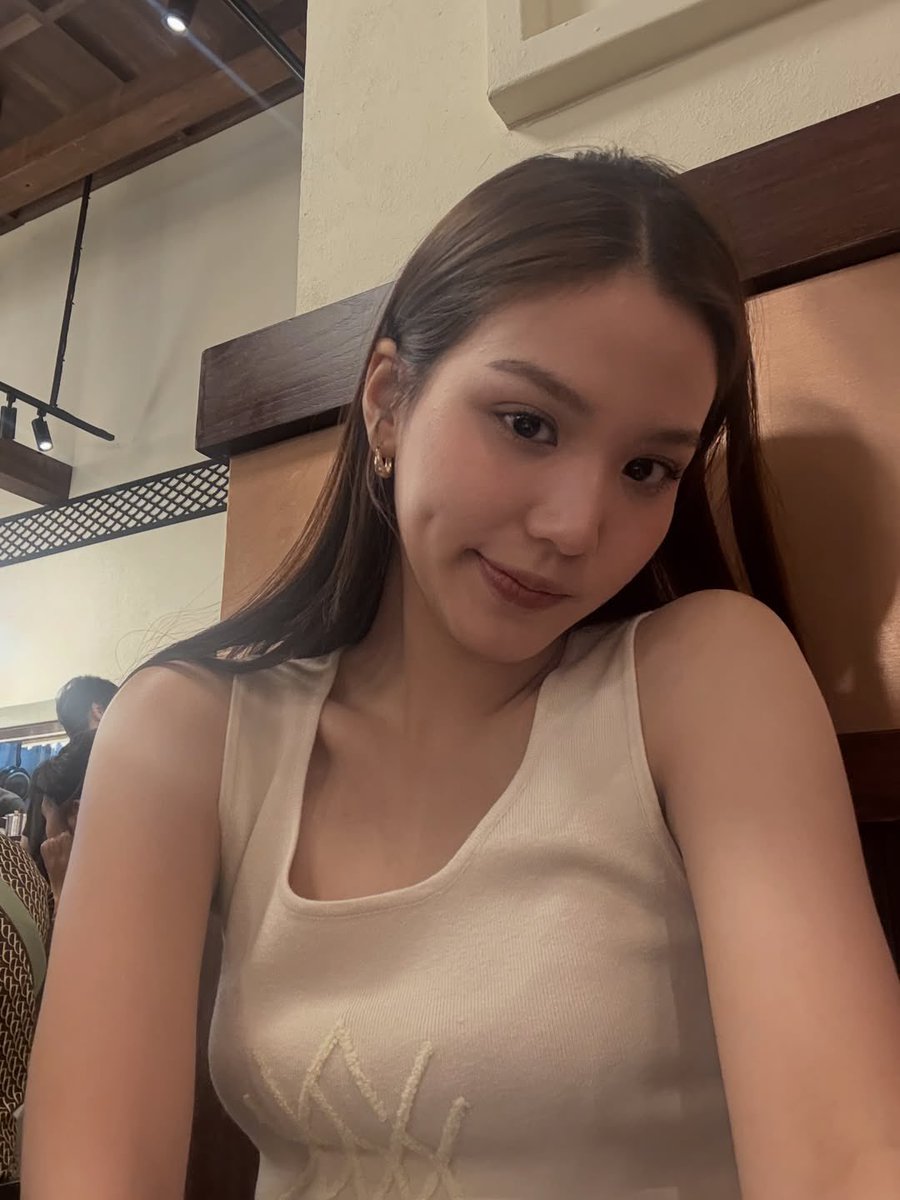 venusitch's tweet image. 