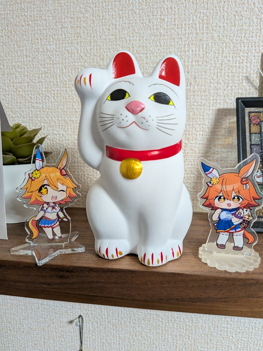 camembartFish's tweet photo. 去年の夏コミで買わせてもらった、めいさんとしもゆきさんのフクキタルアクスタと共に…！初めてちゃんとアクスタを立てて飾ってみた気がする！

これはご利益増し増し！ﾌﾝｷﾞｬﾛｰ!! https://t.co/Oqxw10Ool6