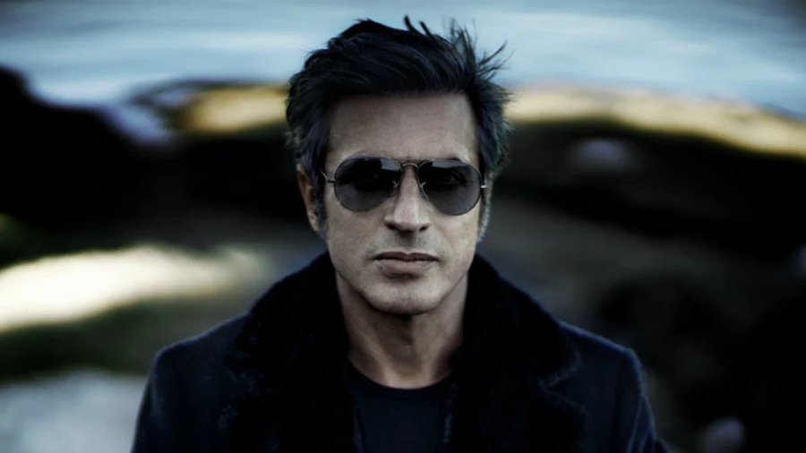 Teoman: 

▪️Yeni çağın çocuklarının şımarıklığına katlanamıyorum.    
▪️Anne babaların bunları şımartmasına da katlanamıyorum.  
▪️İnsanlar, çocukların uyduruk ihtiyaçlarını karşılamak için evlerini falan satıyorlar.  
▪️Onlar prens veya prenses değil, çocuk...