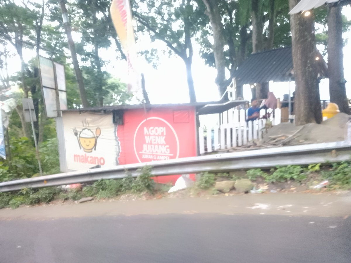Untung balik teko dlundung rodok awan dadi gak kejebak macet,makan di rest area kok dger e100 jare macet Tretes,Trawas,chengho Pandaan,jembatan sirotol Mustakim 🤣🤣🤣

 Trawas syahdu bolo..