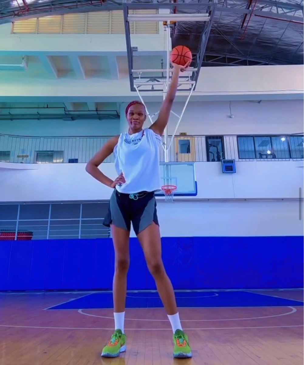 FIRST LOOK at Texas Tech’s newest mid-season addition out of Nigeria.

Meet 7’0” Stephanie Okechukwu.

Yes, you read that right. SEVEN FEET.