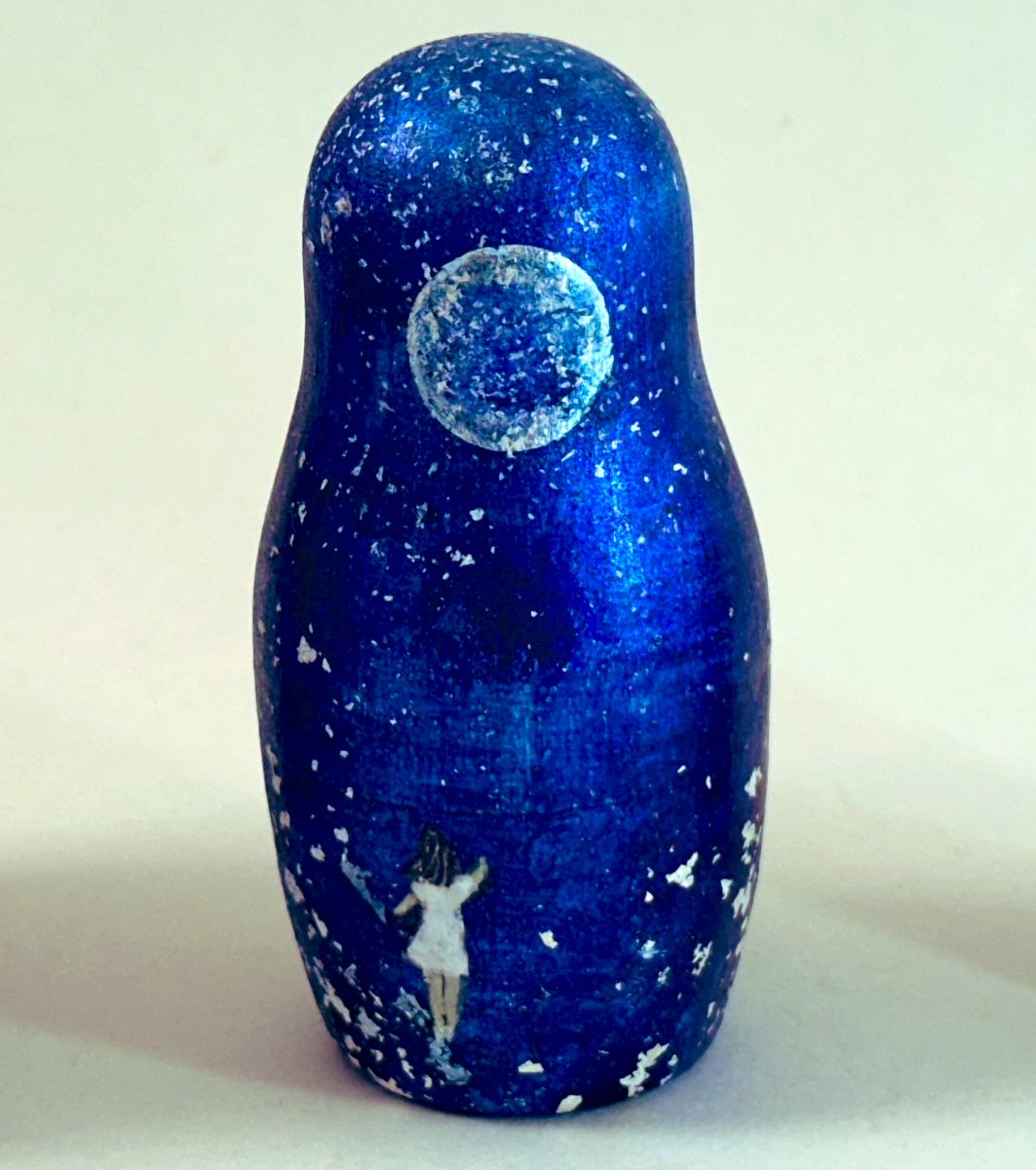 【#明けても開けてもマトリョーシカ ～弐ノ段】
🗓️2026年1月7日(水)-15日(木)※日曜休廊
🕰️12:00~18:00 ※9日(金)は20:00まで（最終日16:00) 
📍銀座画廊 #美の起原

マトリョーシカに日本画描きました。
よろしくお願いいたします。

イベント：WaiWai［おせち］night
1/9(金)18:00-20:00