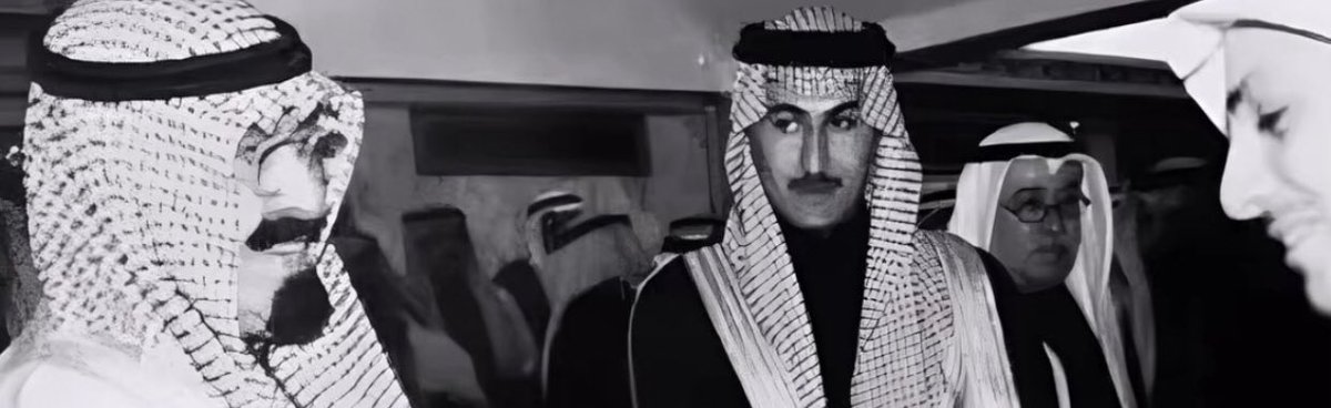 _ifheed's tweet image. يقول ممدوح الراوي 
بمرثية للامير طلال الرشيد رحمه الله
1 يناير :
تنعاه برقا وعنزه وحرّب ومطير
وتبكي عليه المحبره والمناير

على زعيم المرجله والمناعِير 
شمّر تحزن كل واحد يناير

الخير وينه ياحمد مات الامير
الله يلعن والدين الجزاير .