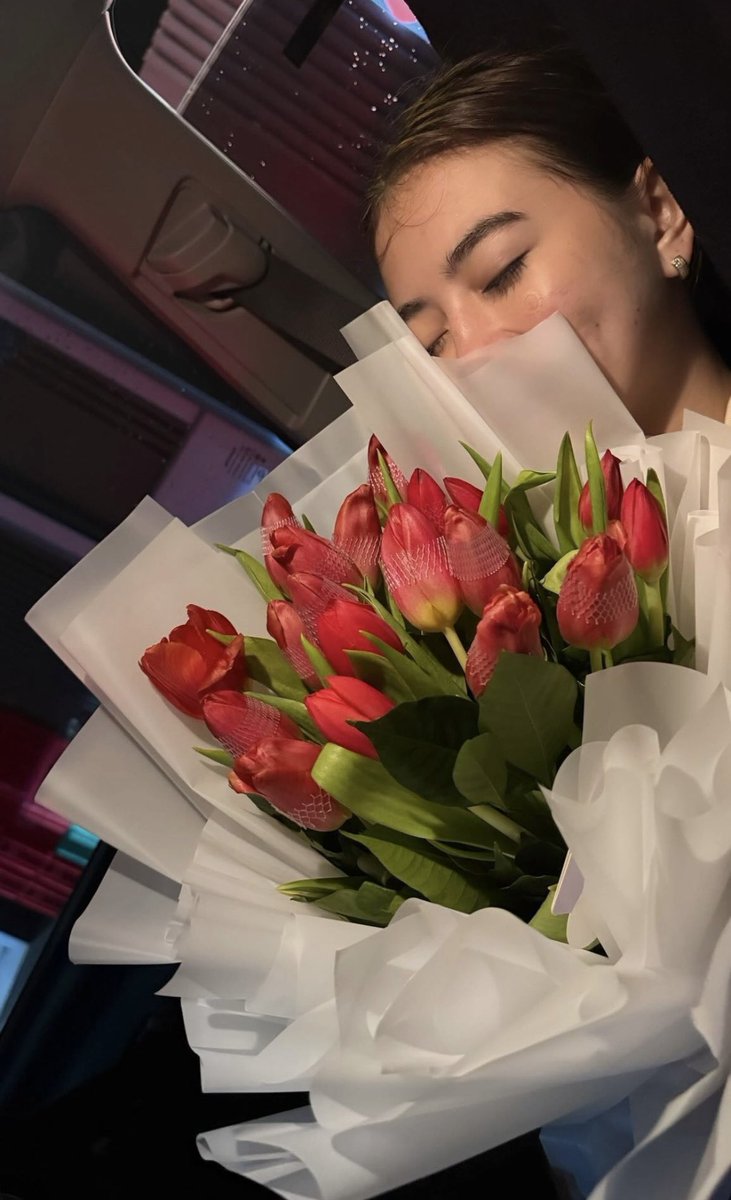 __CARRIE01's tweet image. Thank you JM for always babying her ✨ Deserve nya tooo!!! 💯