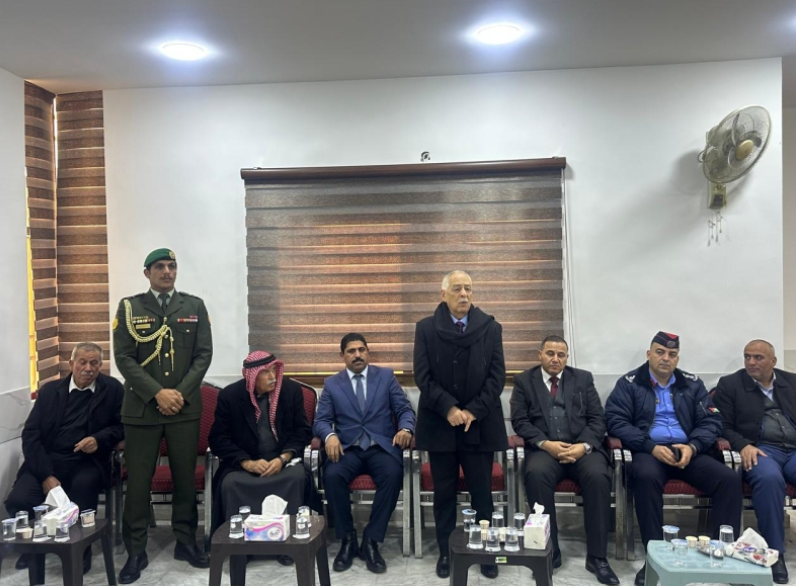 مندوبا عن الملك وولي العهد العيسوي يعزي عشيرة الرواحنة 