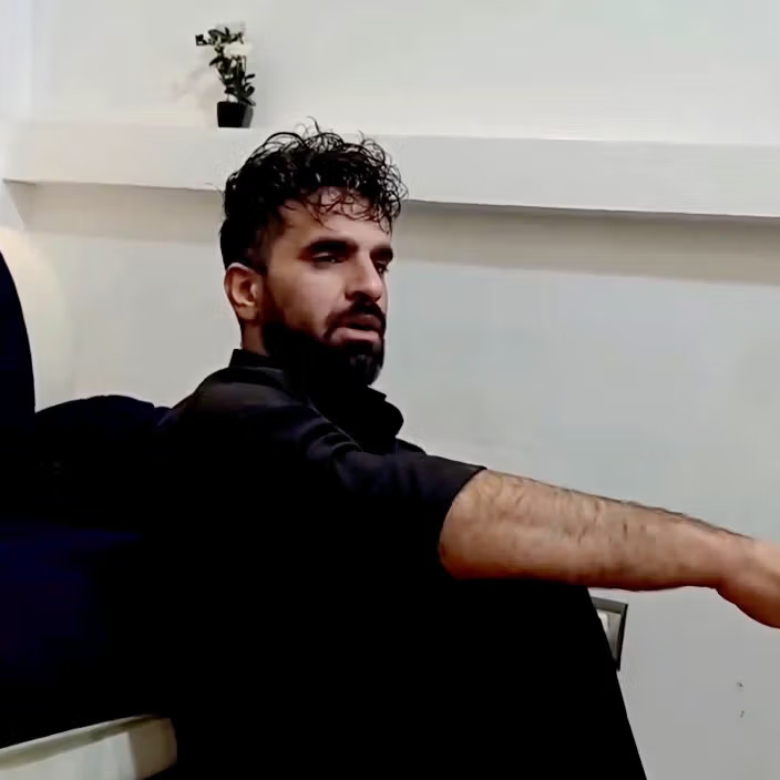 Ehsaneghbale's tweet image. 🚨 Iran Uprising: Update on Fuladshahr

Reports indicate that Dariush Ansari Bakhtiarvand (37) was killed by security forces during protests on Wednesday night (Dec 31).

He was shot by direct gunfire from regime agents and succumbed to his wounds before reaching the hospital.