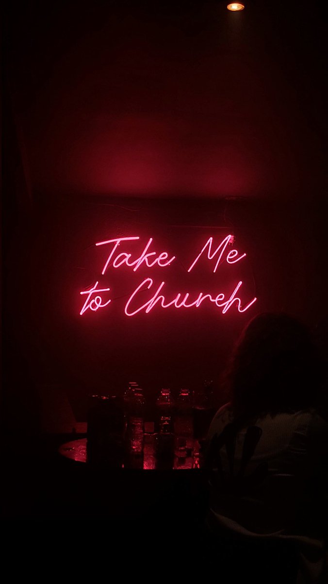 Comecei o ano ouvindo Irmãs de Pau em uma festa para gays and girls num lugar chamado Church em BH. Com certeza será um ano ABENÇOADO.