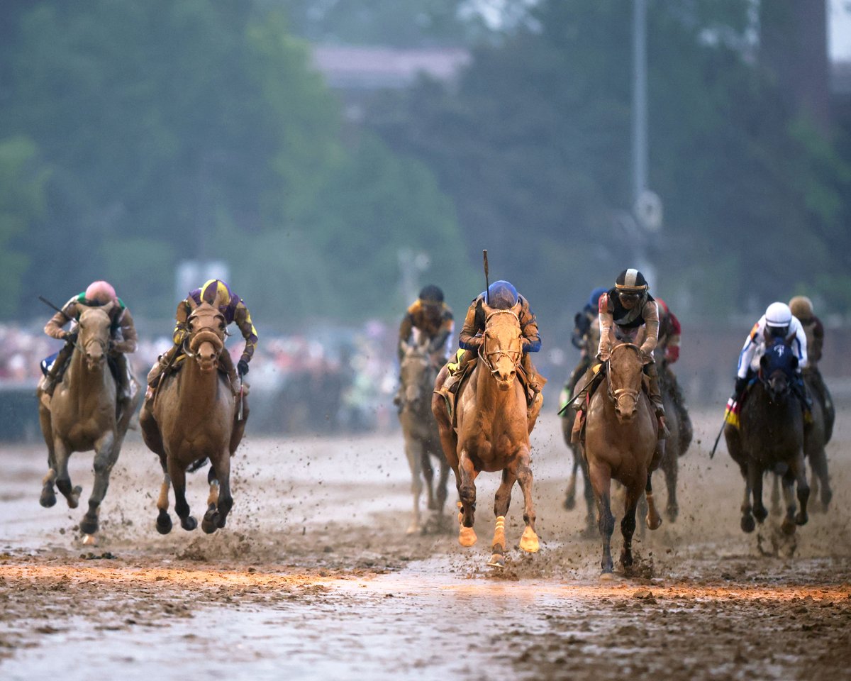 TBRacingInit's tweet photo. Our New Year’s Resolutions
√ Defeat decoupling
√ Do everything we can to preserve live racing at Gulfstream Park & Tampa Bay Downs
√ Be prepared with alternatives that will secure FL racing’s long-term future
√ Continue to build our broad coalition rowing in same direction
√ Pick up volume on our message that FL’s > 33K jobs, $3.2 billion ec impact built on small businesses & agriculture is a huge plus for FL and too important to lose.
√ Have another KY Derby come out of Florida’s world-renowned racing and/or training programs!
  Wishing everyone a safe & prosperous 2026 as we work together to protect live horse racing!