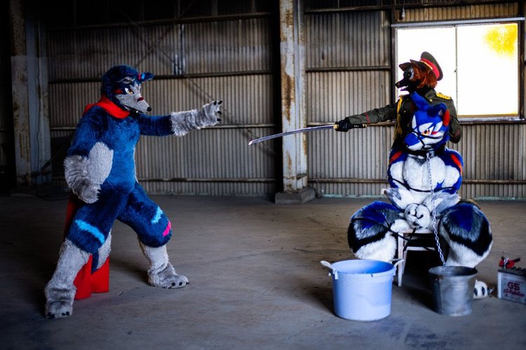 #FursuitFriday
 #獣身売買4 
…やっべ、潜伏の一環でヒーローの先輩イジメてたら救助来ちゃった……
📸:<a href="/wolfroof/">うぇあ/ware</a>